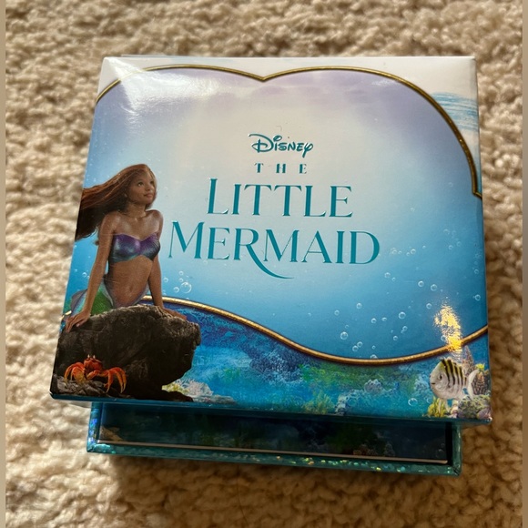 🆕 Disney Little Mermaid Ariel Dangly Locket Charm Bracelet 🩵 - Picture 4 of 7